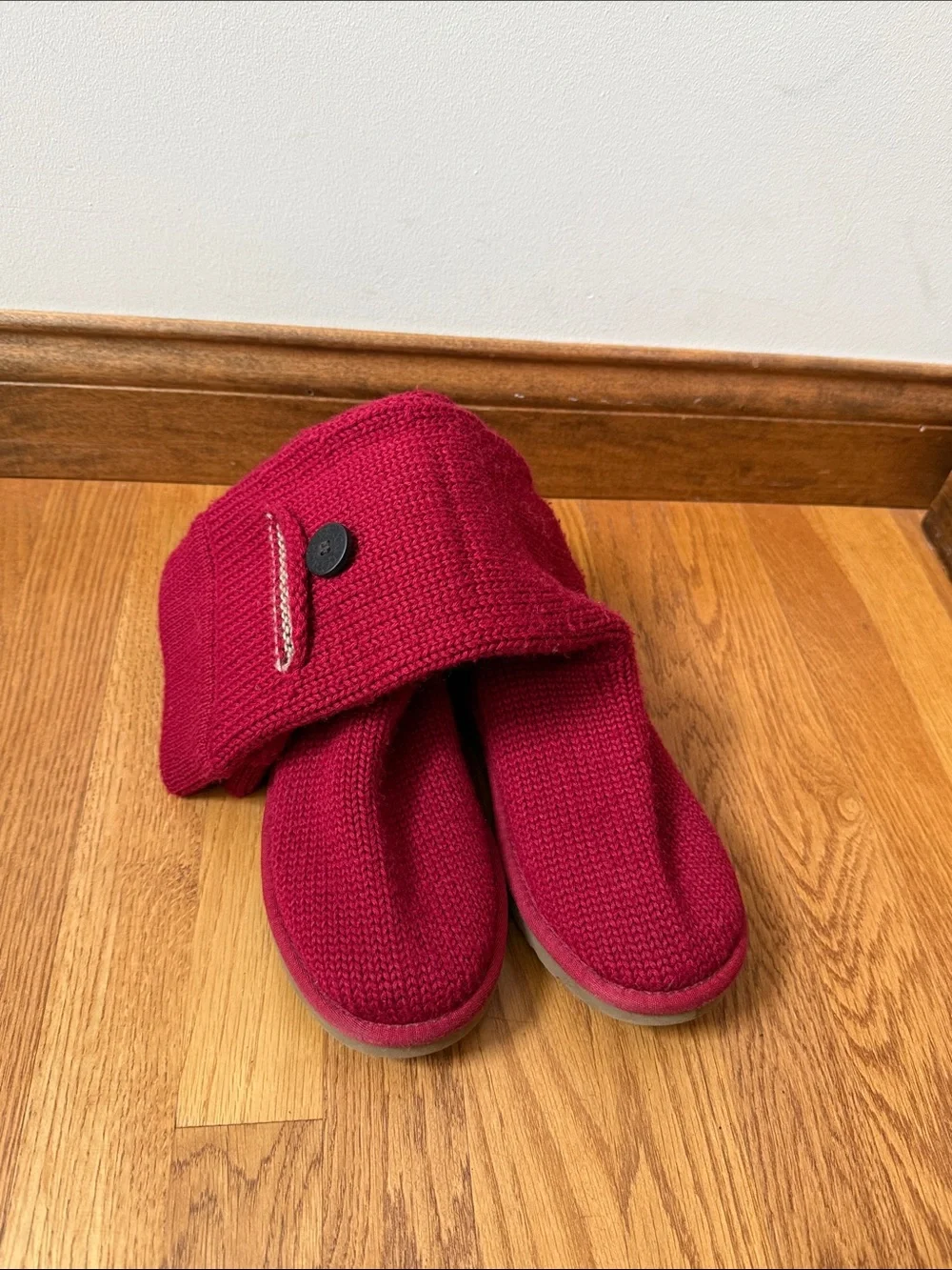 UGG Knit Pocket Button Boots Red UC Bearcat symbol embroidered Style 1879 Size 7
